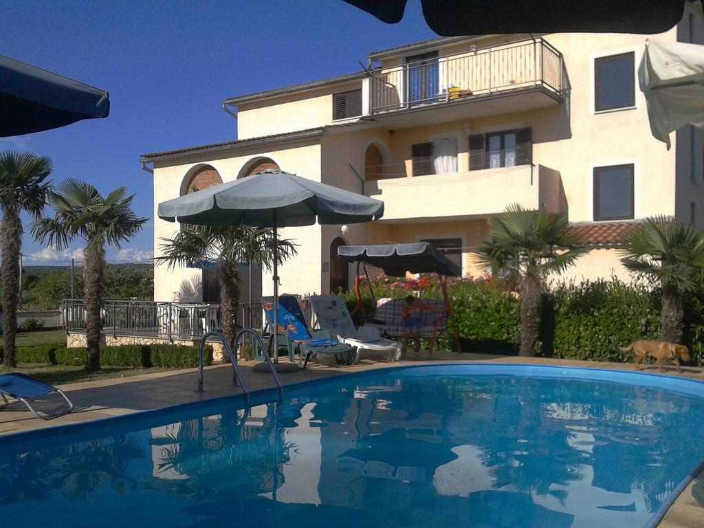 פורץ Apartments Marica מראה חיצוני תמונה